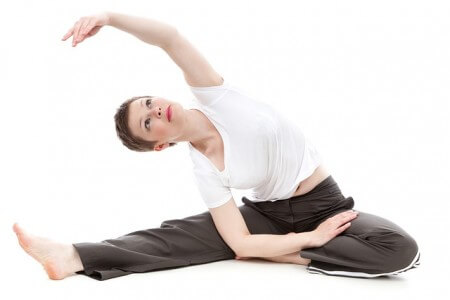kobieta ćwicząca jogę