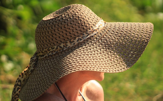 Kobieta w kapeluszu